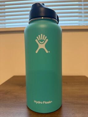 Hydro Flask 32 oz with Straw Lid Mint NWOT